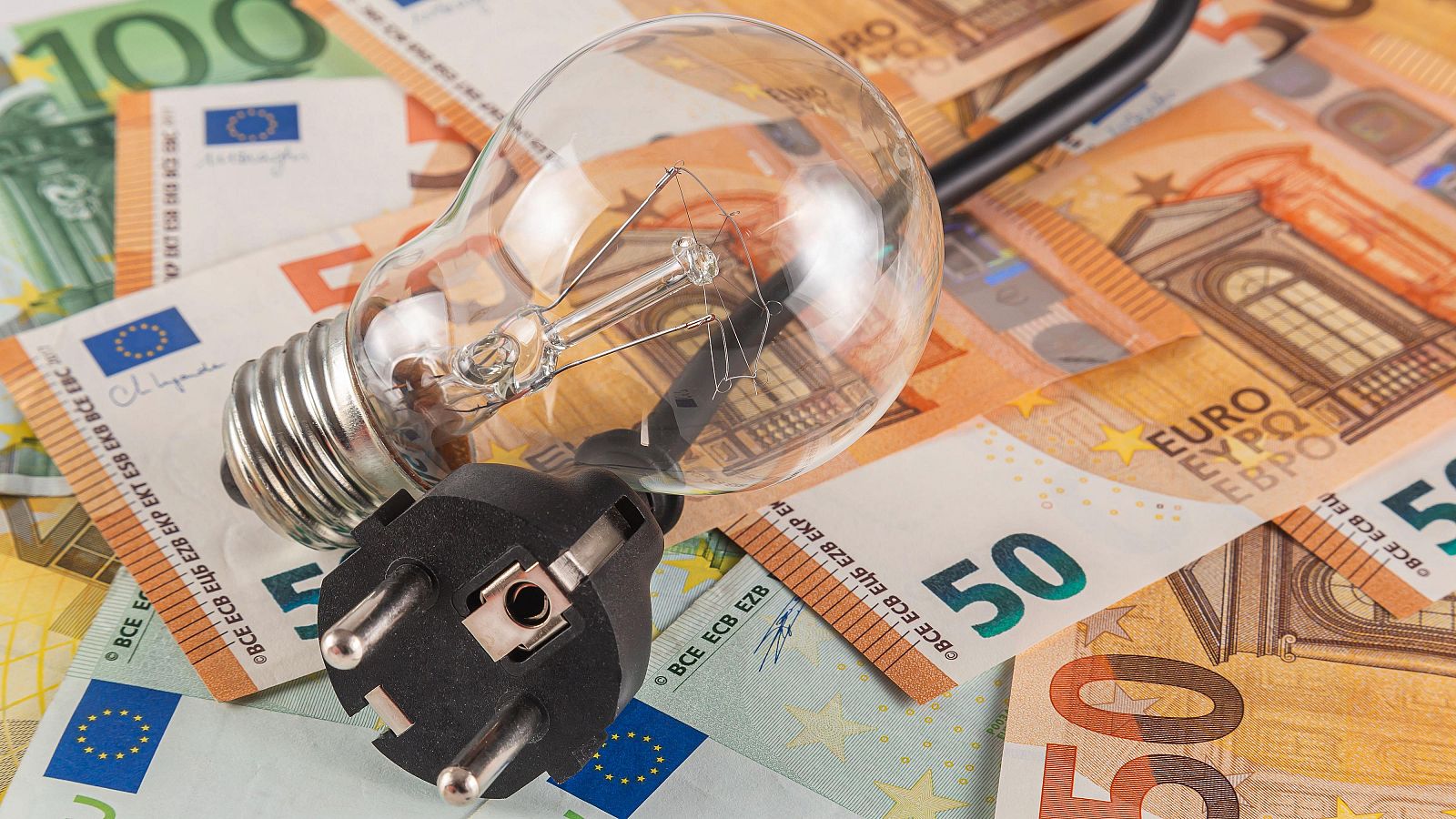 https://finanzasdomesticas.com/precio-electricidad-en-espana-rompe-record