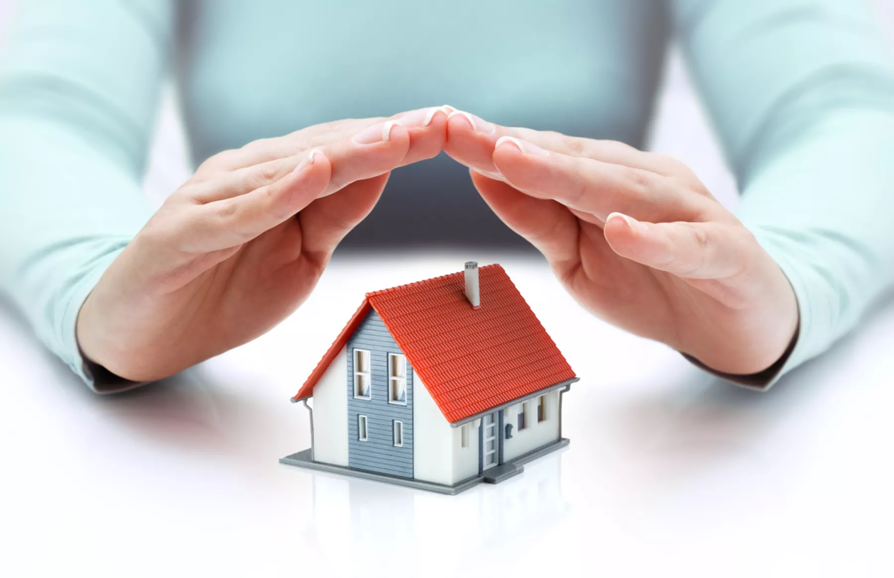 https://finanzasdomesticas.com/como-ahorrar-en-tu-seguro-de-hogar/