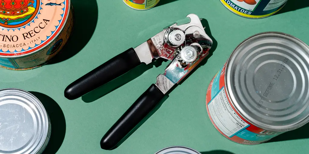 How to Use a Can Opener the Right Way: Easy Guide for Beginners